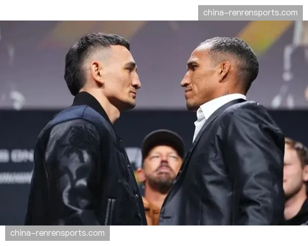 现场特写：莫斯科观众为祖国选手马哈切夫齐唱助威，场面震撼